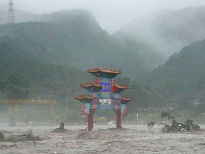 Deadly Shaanxi Bridge Collapse: 11 Dead, 30 Missing After Heavy Storms