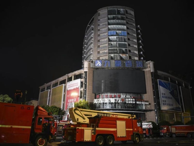 16 Dead and 75 Rescued Amid Ongoing Investigations: Tragic Fire in Zigong Shopping Mall