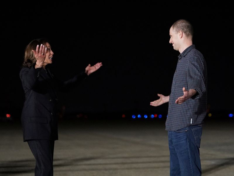 Evan Gershkovich and Paul Whelan Greeted by Biden and Harris After Historic Russia-West Prisoner Swap